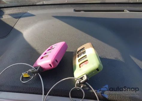 2015 Toyota Rav4 Limited z USA, uszkodzony, nr VIN JTMDFREV3FJ039497